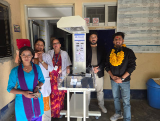 ज्योति विकास बैंकद्वारा दुर्गम स्वास्थ्य चौकीलाई 'बेबी वार्मर' मेसिन हस्तान्तरण