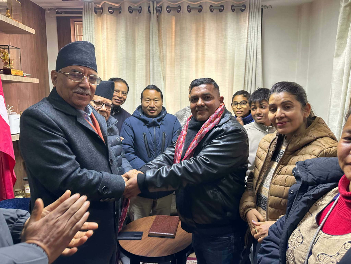 सन्तोष सुवेदीले छाडे विप्लव, प्रचण्डले गरे स्वागत