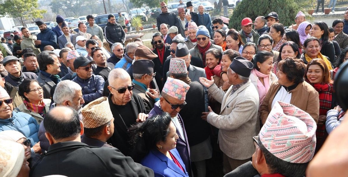 कांग्रेसमा आधिकारिकता विवाद : देउवा पक्षका नेताहरू निर्वाचन आयोगमा
