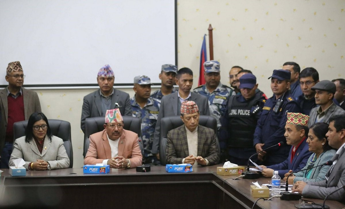 निर्वाचन आयाेगसँग गगन थापा समूहकाे छलफल