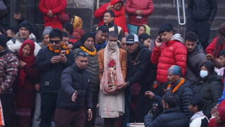 माधवनारायण स्वस्थानीका व्रतालुहरू परदेश यात्राका क्रममा पशुपतिनाथमा (तस्विरहरु)