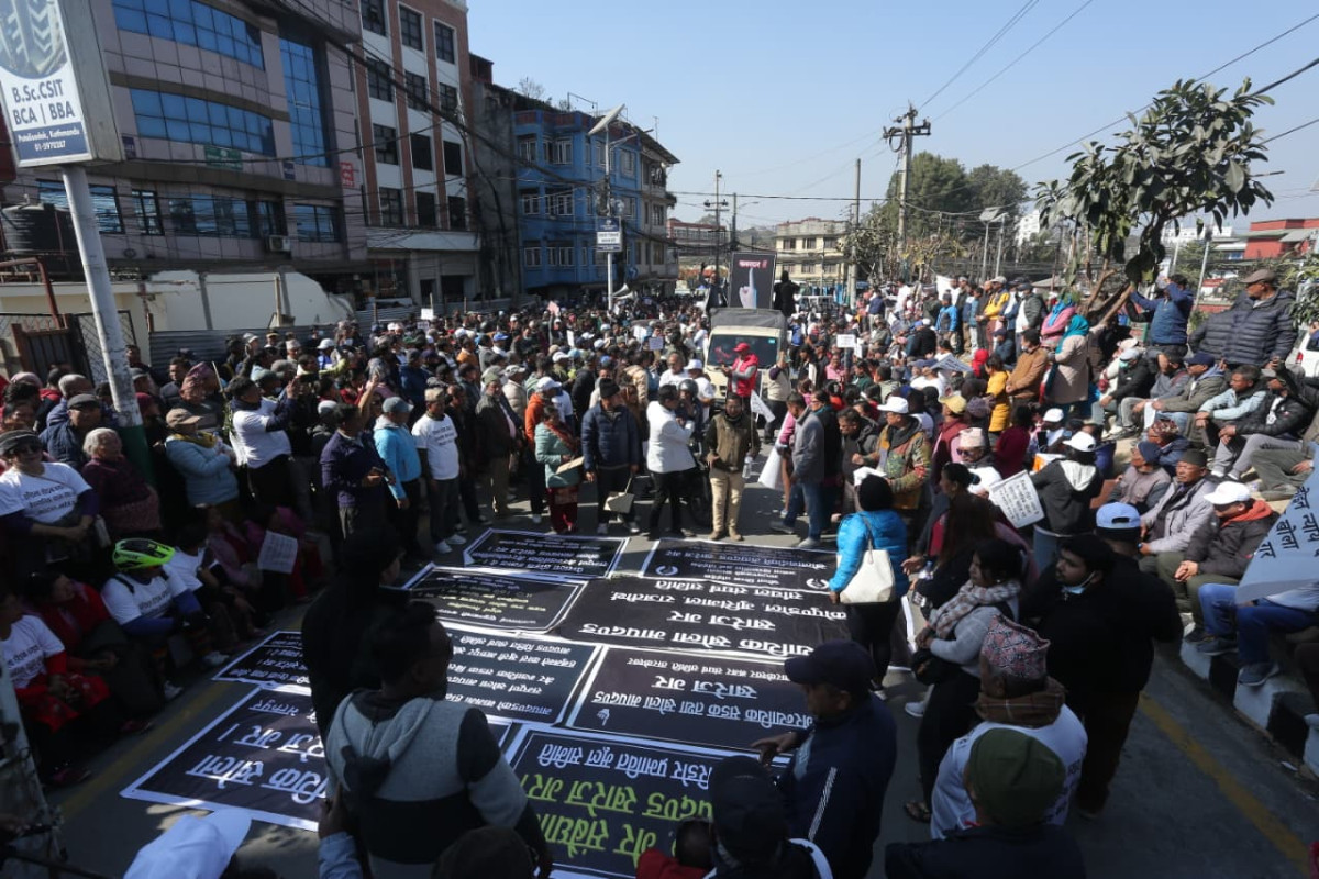 खोला तथा सडक मापदण्डविरुद्ध काठमाडौंमा प्रदर्शन (तस्वीरहरू)