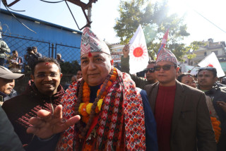 काठमाडौं–५ बाट ईश्वर पोखरेलले गराए उम्मेदवारी दर्ता