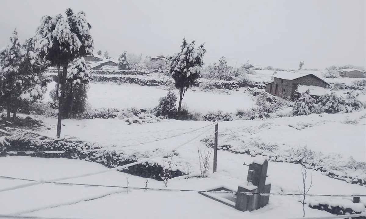 बैतडी र बागलुङमा बाक्लो हिमपात, जनजीवन प्रभावित