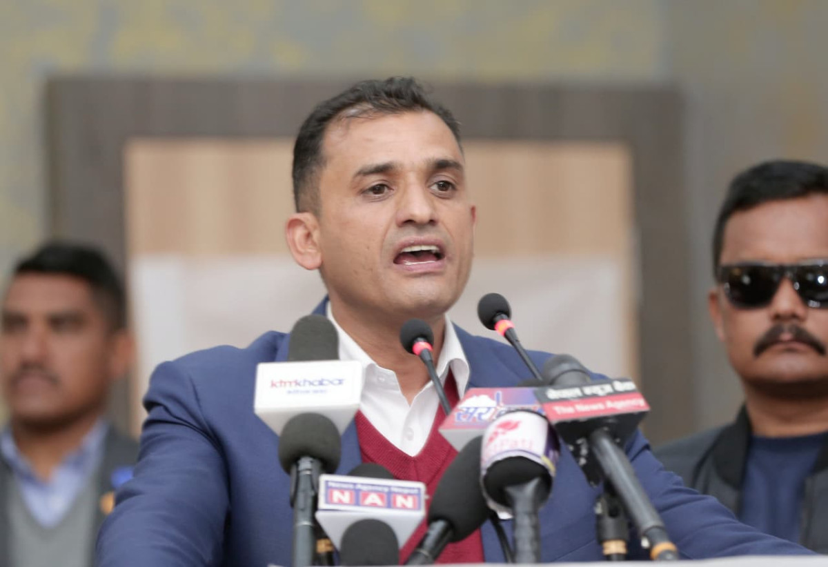 धन दौलत जम्मा गरेर पद र प्रतिष्ठाको आशक्तिमा आएका घण्टी बजाउनेहरू र हामी एउटै होइनौँः माधव सापकोटा