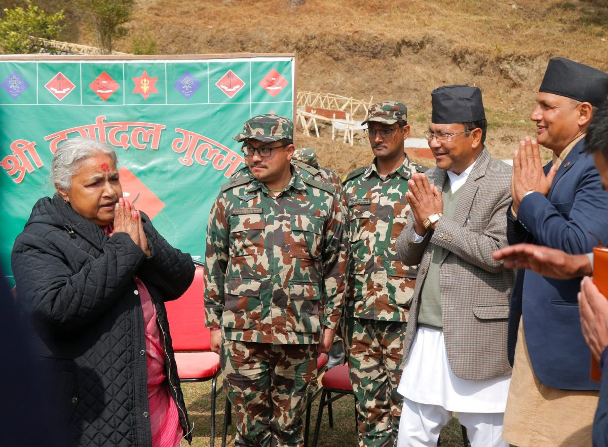 हिमाली जिल्लाका मतदातासँग प्रधानमन्त्रीले भनिन्- देशको भविष्य कोर्ने चुनाव हो यो, मतदान गरिदिनुहोला