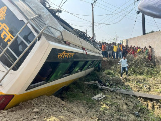 रौतहटमा बस दुर्घटना, ९ जना घाइते