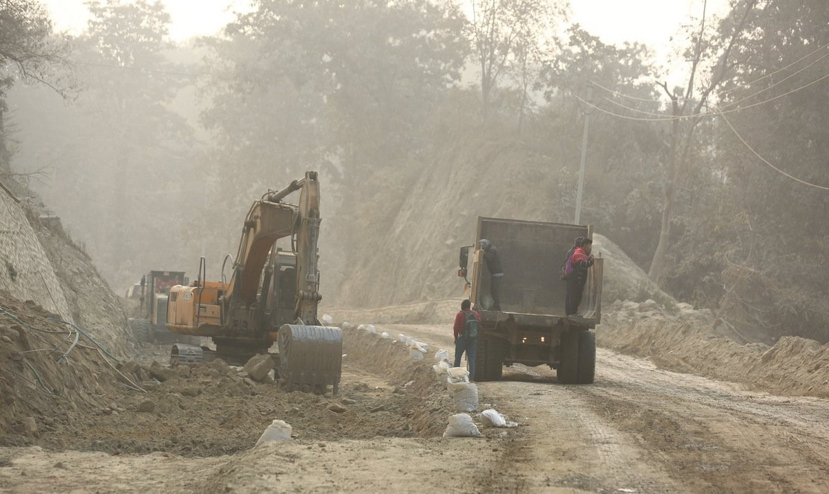 दाङका तीन वटा निर्वाचन क्षेत्र जोड्ने सडक पाँचवर्षदेखि अलपत्र