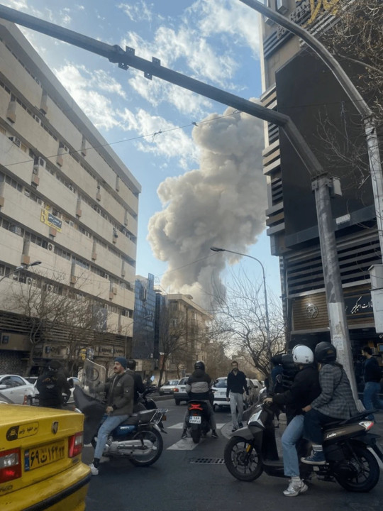 iranma-isarael-aakraman-1_CpFRnw10Tm.jpg