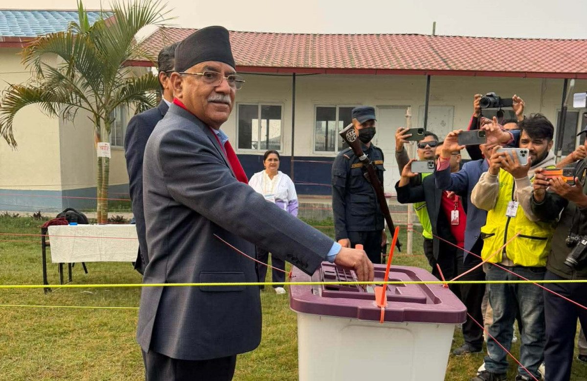 चितवनमा गरे प्रचण्डले मतदान