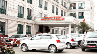 अर्थ मन्त्रालयले एकैपटक गर्‍यो ८५ कर्मचारीको सरुवा, को कहाँ ?