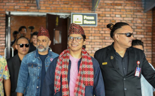 काठमाडौं आइपुगे भारतीय गायक शान