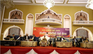 एमाले बैठकमा ९ एजेन्डा, ओलीको प्रतिवेदनमाथि दुई दिन छलफल
