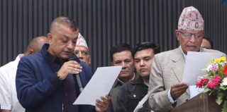 कांग्रेस सभापति गगनकुमार थापाले लिए शपथ