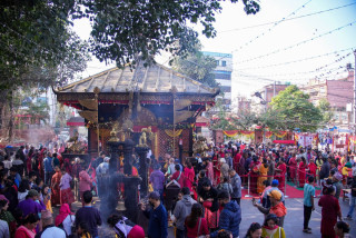 महाअष्टमीमा मैतीदेवी मन्दिरमा भक्तजनको घुइँचो