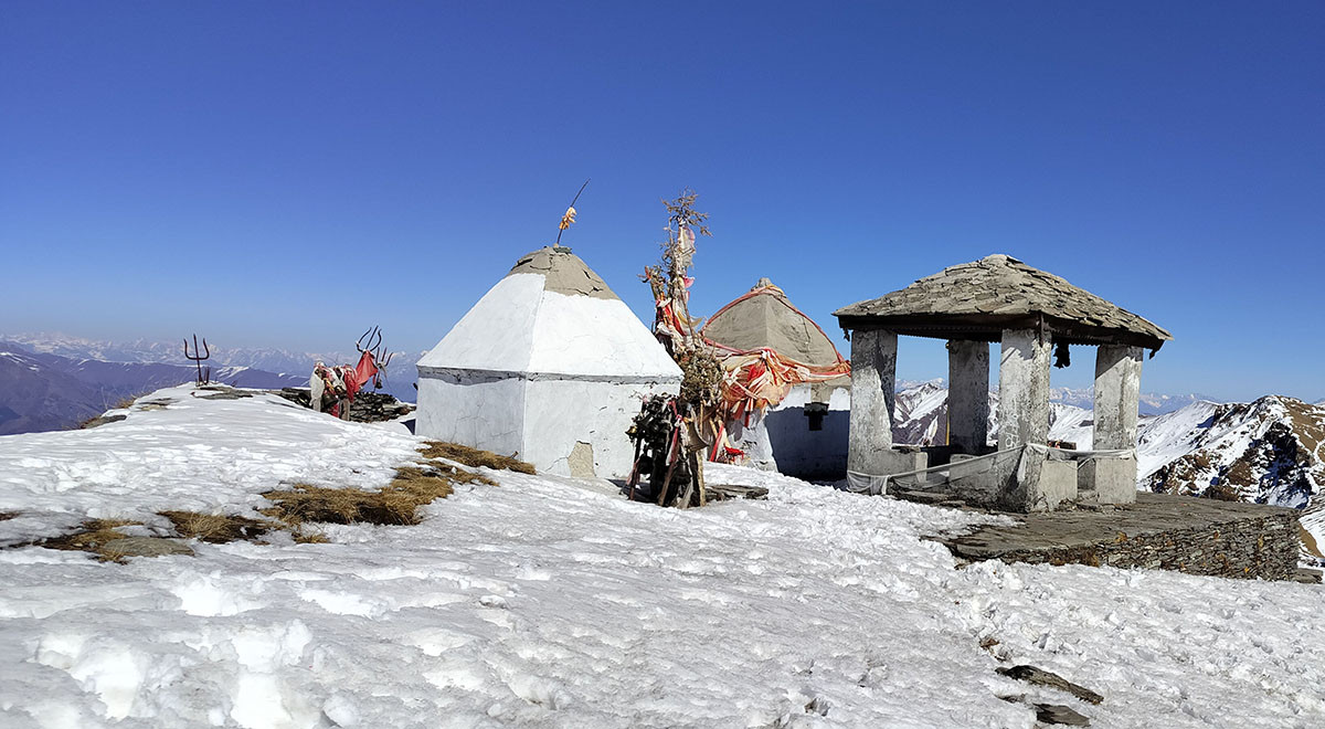 बडीमालिकामा भारी हिमपात, दुई जना पर्यटक सम्पर्कविहीन